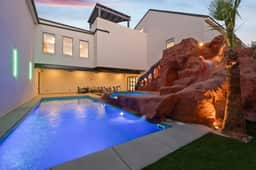Hollywood Mansion (D21) - Image 2