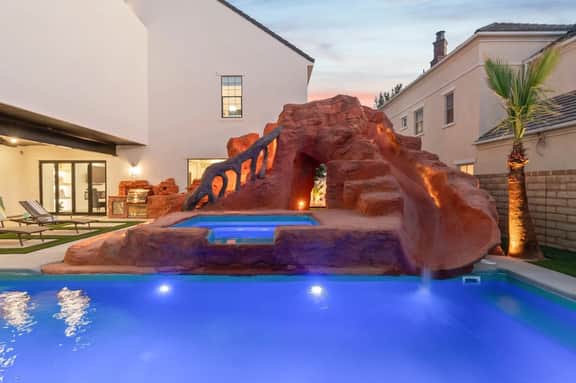 Hollywood Mansion (D21) - Image 3